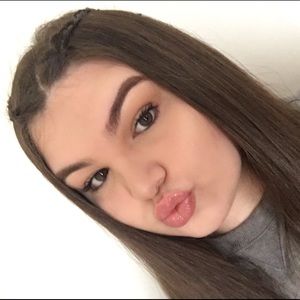 Meet your Posher, Dominique